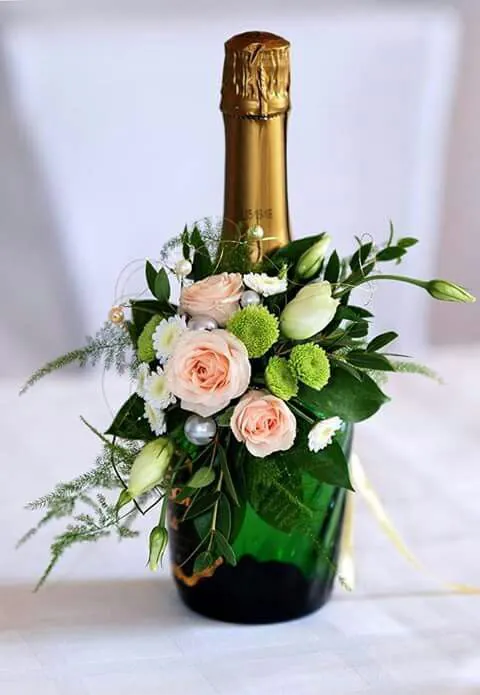 wine bottle gift wrapping flowers